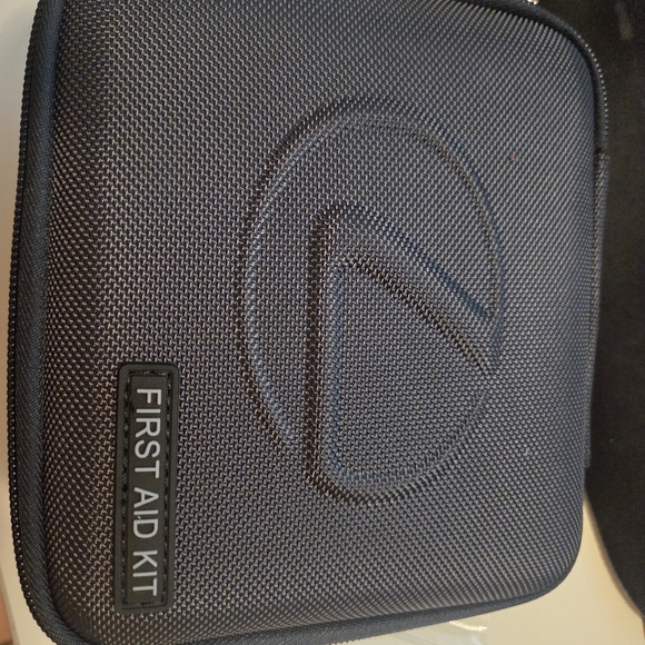 Lexus Two Keys Changs/Pen And First Aid Kit - Picture 3 of 5